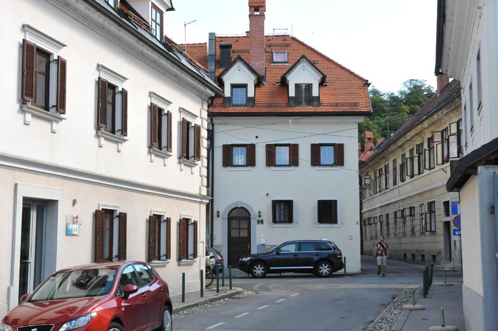 Spacious 2-Bedroom Apartment Zabjak With Ac Tour As Ljubljana Luaran gambar