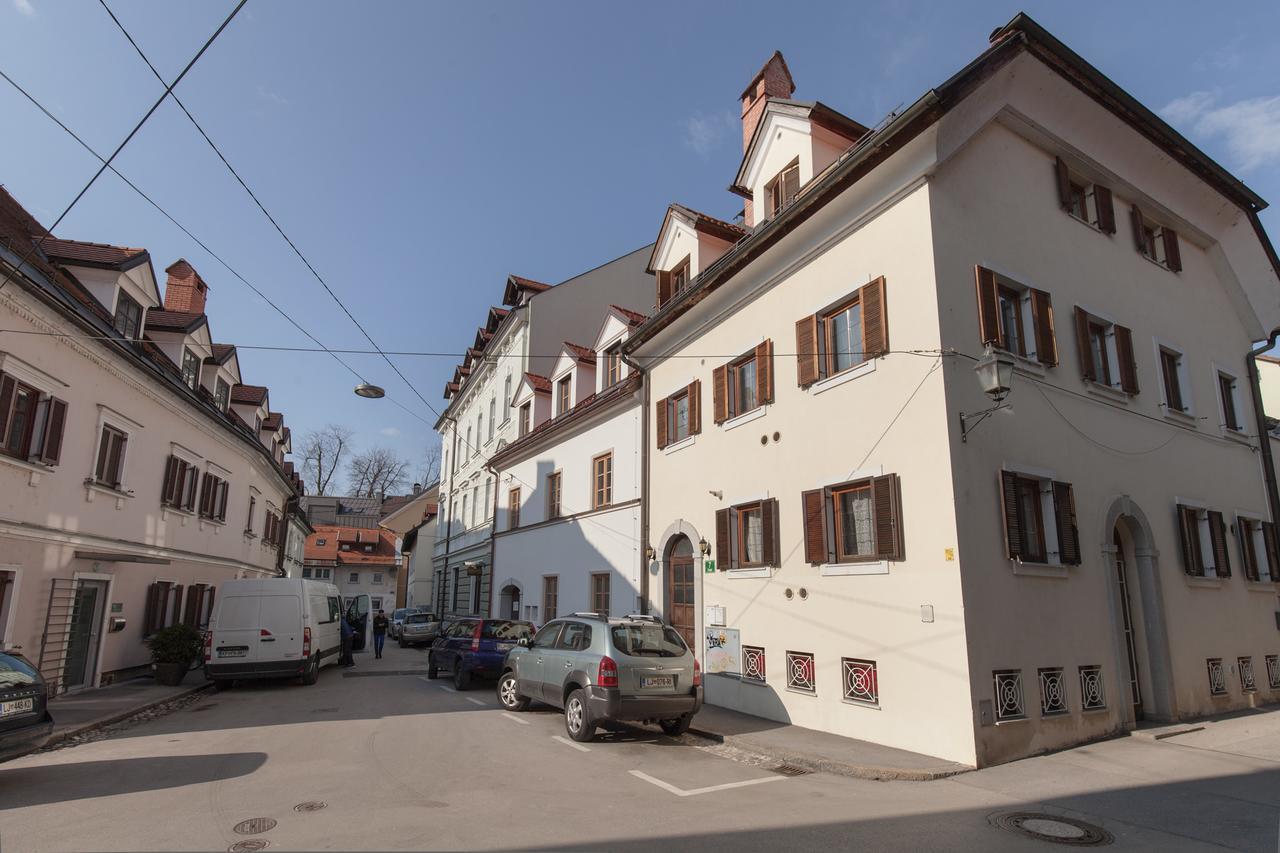 Spacious 2-Bedroom Apartment Zabjak With Ac Tour As Ljubljana Luaran gambar